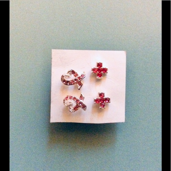 Cross my heart💗Crystal   Stud  Earrings  NWOT - Picture 2 of 2
